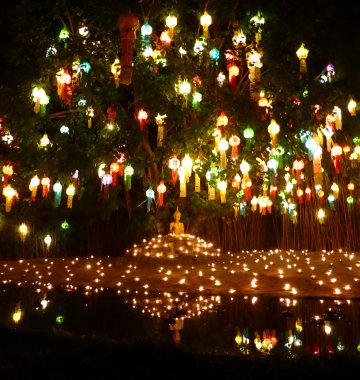 Erleben Sie das funkelnde Meer aus Lichtern in Chiang Mai auf Ihrer nächsten Thailand-Reise!
