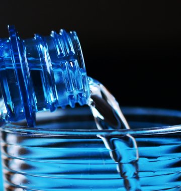 Sauberes Trinkwasser auf Reisen auffüllen - Plastikmüll vermeiden