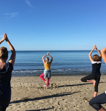 Yoga Urlaub Itlaien Toskana Resort Roccamare Strand Yoga Gruppe