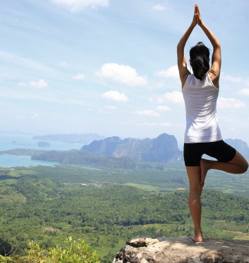 Thailand Yoga Vrksasana Baum Asana Übung üben Berge Meer