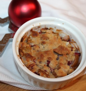 Süße Leckerei auf der Weihnachtstafel: Apfel-Birnen Crumble mit Cranberries