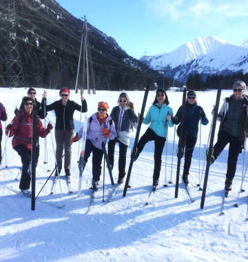 Österreich Tirol Yoga Ski Langlauf Naturhotel Lechlife Gruppenbild Schnee