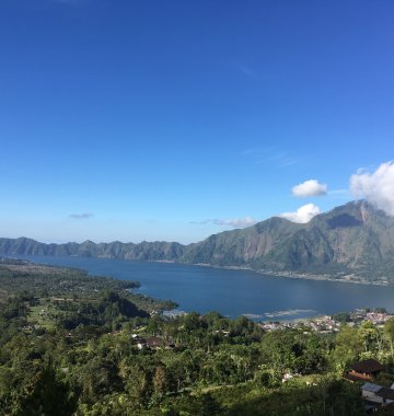 Atemberaubendem Blick auf den Vulkan Batur samt Kratersee