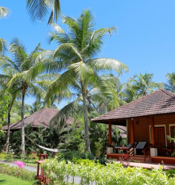 Paradiesische Anlage des Nattika Beach Resort in Kerala