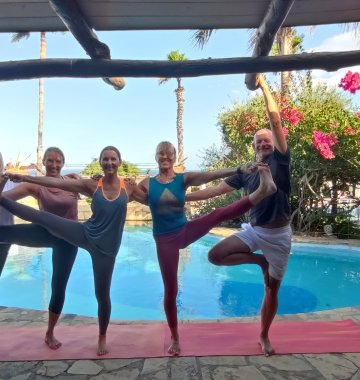 yoga urlaub reisen italien sardinien hotel galanias gruppe yogis