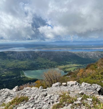 Traumhafter Ausblick auf die Kroatische Natur beim Wandern