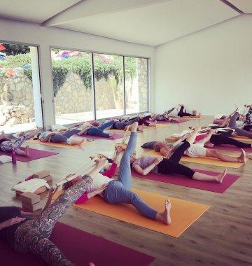 yoga urlaub reisen spanien mallorca finca son mola vell yogaraum gruppe