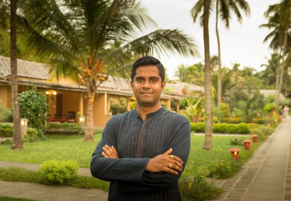 Ayurveda Kur Indien Kerala Sitaram Beach Retreat Chefarzt Vignesh Devraj